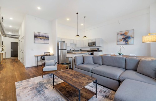Allegheny-West Apartment | Luxury Apartment Near Downtown and Stadium
