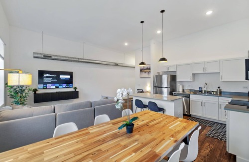 Allegheny-West Apartment | Luxury Apartment Near Downtown and Stadium
