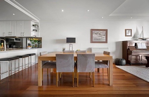 Albert Park Apartment | Luxury apartment with spectacular bay views