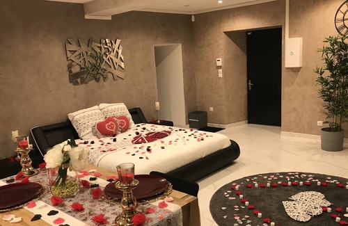 Audincourt Apartment | Luxury Apartment with Jacuzzi, Sauna and Steam Room