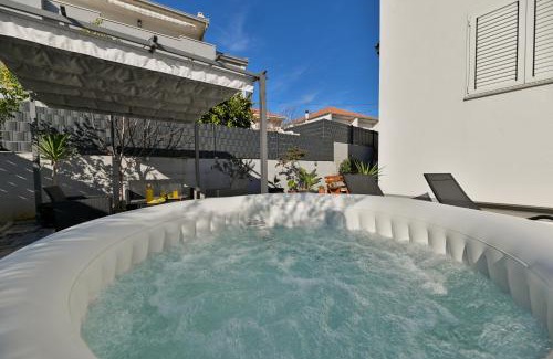 Trogir Apartment | luxury apartment with garden jacuzzi and wellness
