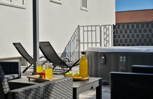 Trogir Apartment | luxury apartment with garden jacuzzi and wellness