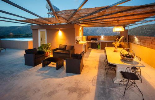 Sivritos Apartment | Luxury apartment with rooftop pool in Meronas