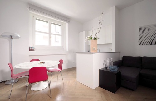 Porta Nuova Apartment | Luxury appartment in Montenapoleone (120 sqm) with parking in the building