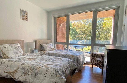 High Street Hill Apartment | luxury apt and river view