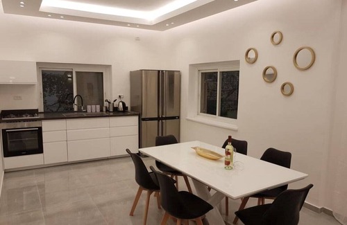 Kiryat Moshe House | Luxury Apt at the Gates of Jerusalem *Brand New*