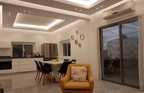 Kiryat Moshe House | Luxury Apt at the Gates of Jerusalem *Brand New*