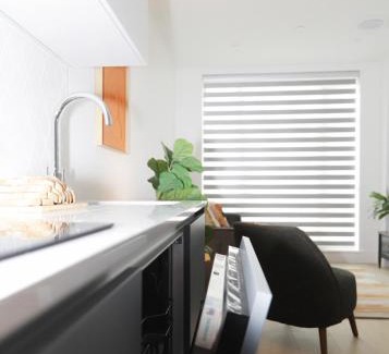 Runnymede Apartment | Luxury Apt w Wifi & Pvt parking