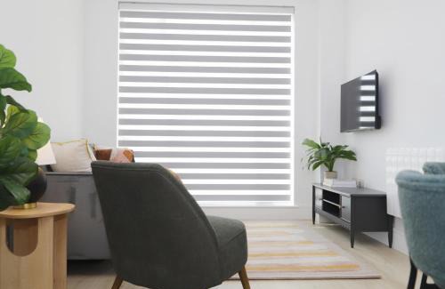 Runnymede Apartment | Luxury Apt w Wifi & Pvt parking