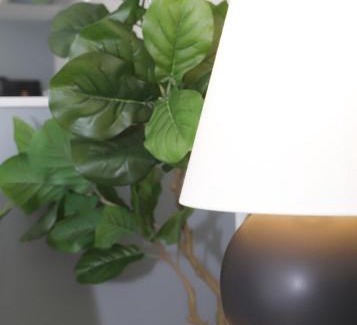 Runnymede Apartment | Luxury Apt w Wifi & Pvt parking