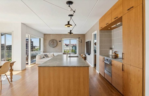 Sydhavnen Apartment | Luxury Apt with Harbor Views 2