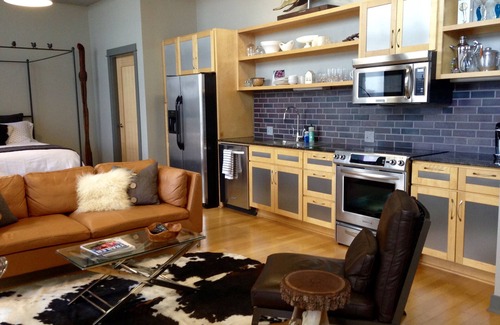 Fayetteville Condo | Luxury Art Filled Condo on Dickson St. with Unbelievable Views of Fayetteville