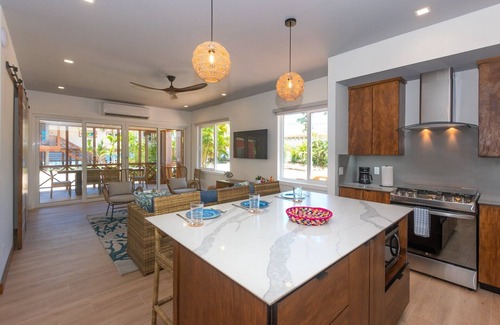 Antoneys Cay House | Luxury at the Beach- Casa Coral