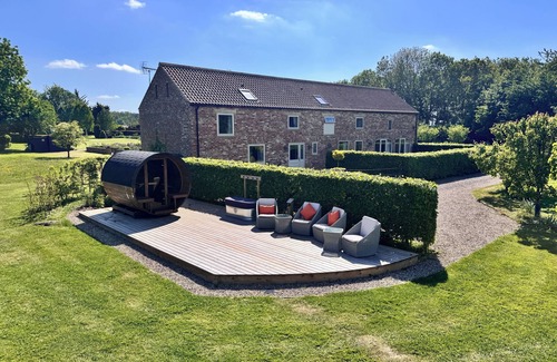 Sutton on the Forest House | 🌾Luxury Barn Escape with Sauna & Cold Plunge | Sleeps 8 | Near York 🧖♀️🦙🌳