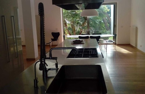 Taranto Villa | Luxury Bay Villa with private pool one step from the beach
