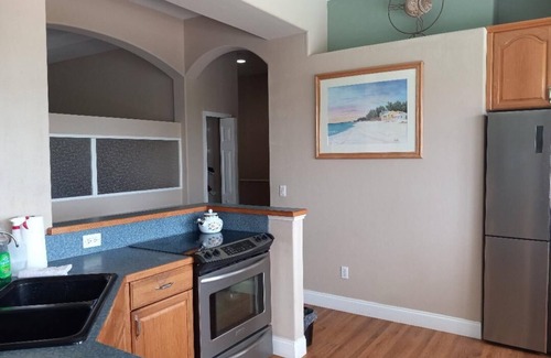 Bayshore Gardens Apartment | Luxury Bayview Wellness Retreat w/Pool, Salt-Water Jacuzzi, Hot Tub.+ more!