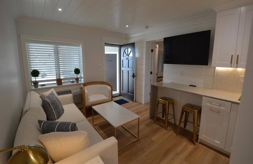 Avalon Condo | Luxury Beach Block Condo with a heated pool on site!