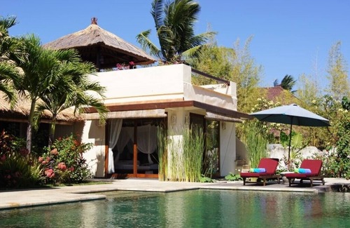 Dencarik Villa | Luxury Beach Front Villa with Infinity Pool, Staff and Breathtaking Views!
