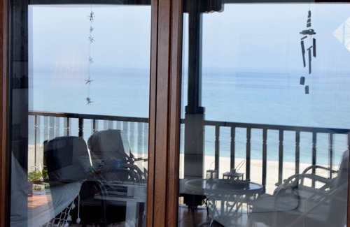 Zagora-Mouresi Apartment | Luxury Beach House on the Sandy Beaches of C