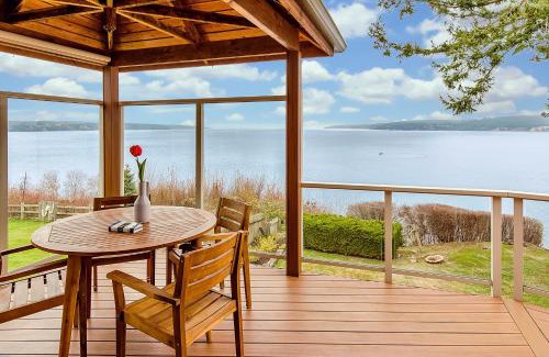 Langley House | Luxury Beach Home Ocean View Sonos