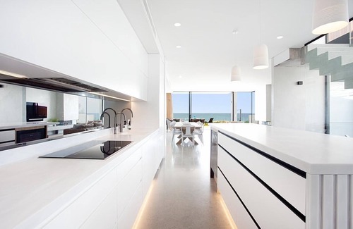 Narrabeen House | Luxury Beach House with direct Beachfront Access and breathtaking views