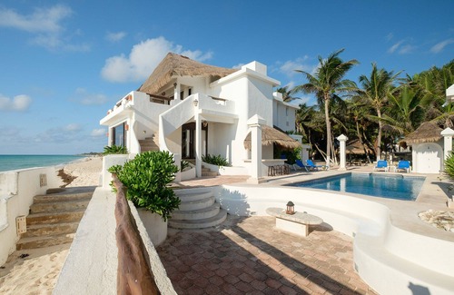 Playa del Secreto Villa | Luxury Beachfront Private Villa- Beautiful Beach, pool, jacuzzi & full staff!