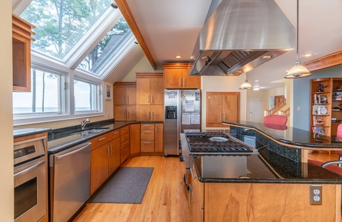 Davis Wharf House | Luxury Beachfront 5 Bedroom, 3.5 Bath home with 200 ft. of PRIVATE BEACH!