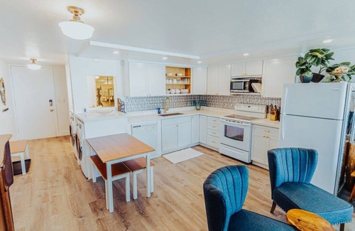 Punaluu Condo | Luxury Beachfront Condo w/AC