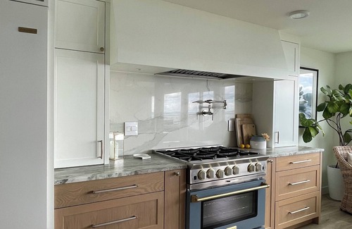 Priest Point House | Luxury Beachfront Haven – 4BR Retreat with Designer Kitchen & Panoramic Views
