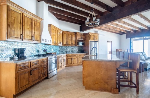La Fonda Villa | Luxury Beachfront Villa: Ocean Views/Private Pool & Spa - 30 secs to Beach!n