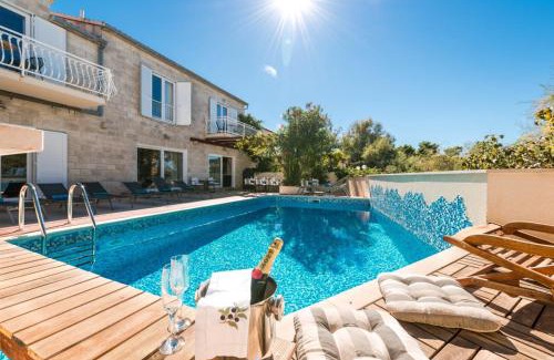 Mirce Villa | Luxury Beachfront Villa Casa Mare with private heated pool and gym right at the beach in Mirca - Brac