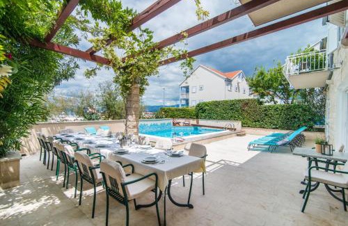 Mirce Villa | Luxury Beachfront Villa Casa Mare with private heated pool and gym right at the beach in Mirca - Brac