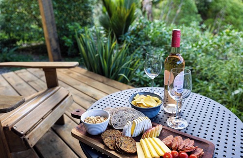 Mangawhai Apartment | Luxury beautiful cottages full of character and charm.