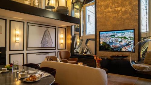 Rione IV Campo Marzio Apartment | Luxury Borghese Loft