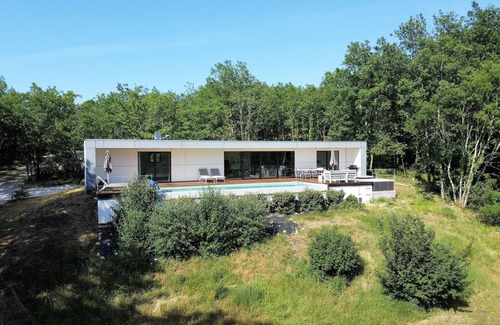 Lachapelle-Auzac Villa | Luxury Boutique Villa with private swimming pool and jacuzzi, industrial design