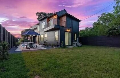 Cherrywood House | Luxury Brand New Home w/ heated Pool - Austin