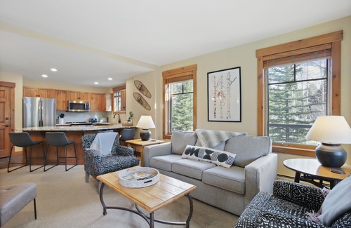 Breckenridge Condo | Luxury Breck Condo Ski-In/Gondola-Out Access & Resort Pool View