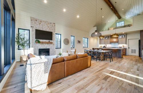 Broken Bow House | Luxury Broken Bow Cabin with Hot Tub on 3 Acres!
