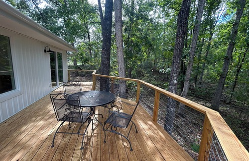 Travelers Rest House | Luxury Bungalow w/Scenic Tree View - near Travelers Rest & Furman University.