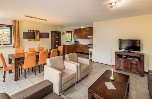 Hooghalen House | Luxury bungalow with open kitchen, spacious terrace, 3 bedrooms, 2 bathrooms, and optional sauna.