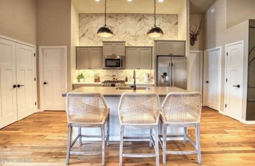 Pinetop-Lakeside House | Luxury by Rainbow Lake