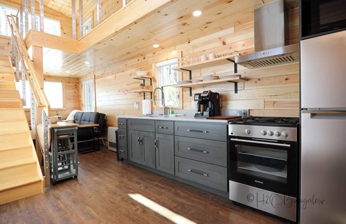 Cavendish Cabin | Luxury Cabin #2 Hot Tub, Kayaks, Paddle Boards, Fire Pit