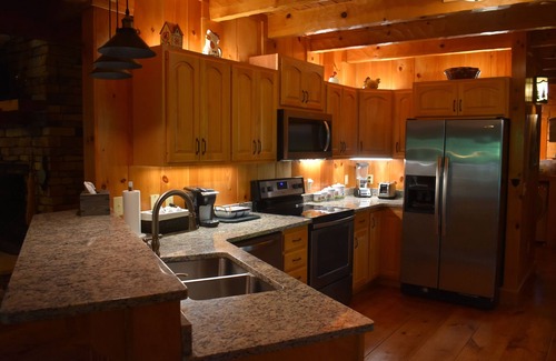 Fairfield Cabin | Luxury cabin in the woods, 2 bedrooms plus loft