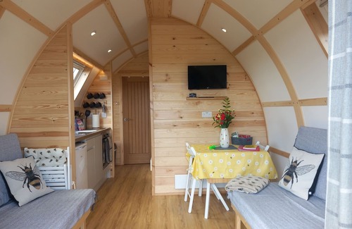 Eyemouth Cabin | Luxury Cabin with Hot Tub in the Scottish Borders