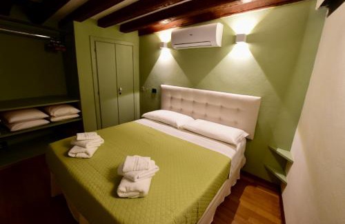 Genoa Historical Centre Apartment | Luxury Cernaia Home alloggio di charme in palazzo dei Rolli centralissimo