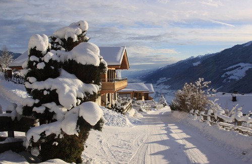 Bramberg am Wildkogel Ski Chalet | Luxury chalet (sleeps 12) in Bramberg on sunny location with great views