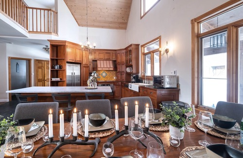 Springwater Cottage | Luxury Chalet in the Woods w/Pool & Hot Tub, Near Wasaga Beach & Blue Mountain!