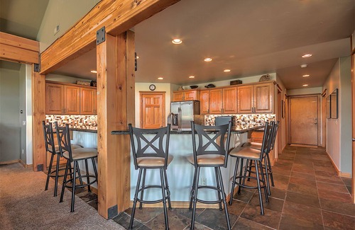 Silverthorne House | Luxury Chalet w/360° Views, Jacuzzi. Summit County Ski, Fly Fishing, Hiking.