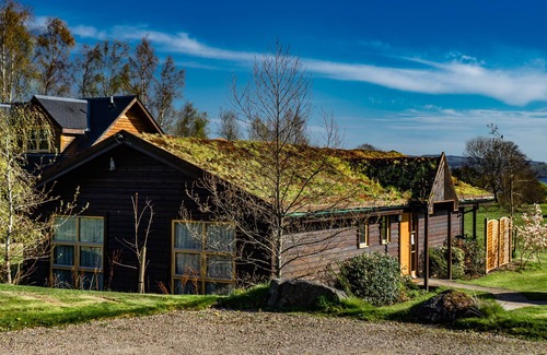 Balmaha Ski Chalet | Luxury chalet with hot tub and loch views