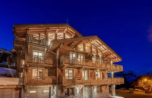 Les Almes Ski Chalet | Luxury Chalet with Sauna, Jacuzzi & Game Room in Tignes - Accommodates 16